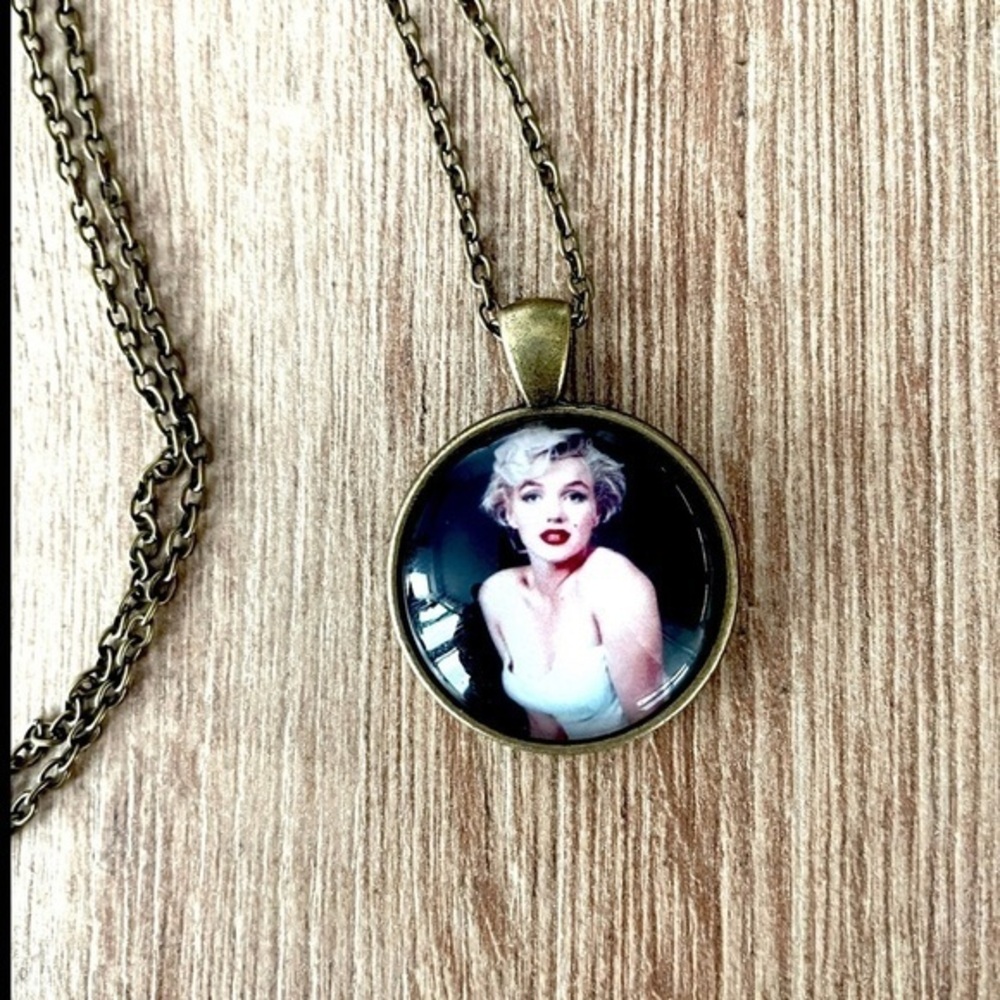 Marilyn Monroe Necklace, NWT